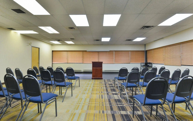 Ramada by Wyndham Nisku Edmonton Airport