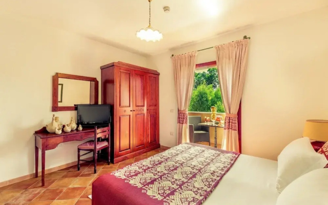 Residence with pool in Sos Alinos
