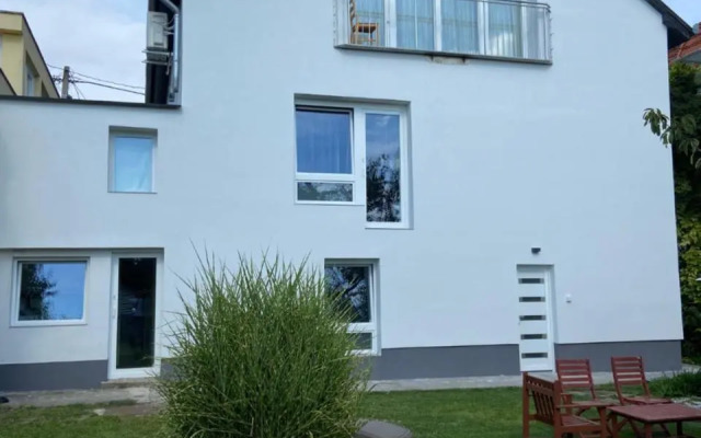 Benjamin Apartment