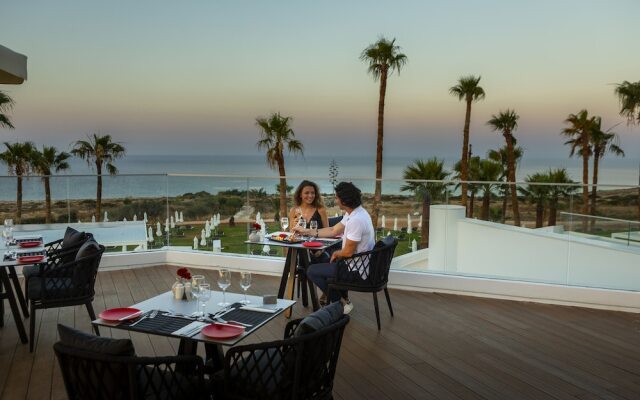 Leonardo Crystal Cove Hotel & Spa by the sea