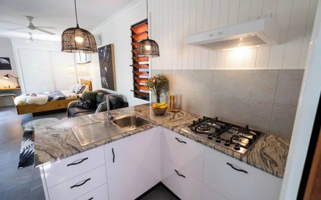 Airlie Beach Eco Cabins - Adults only