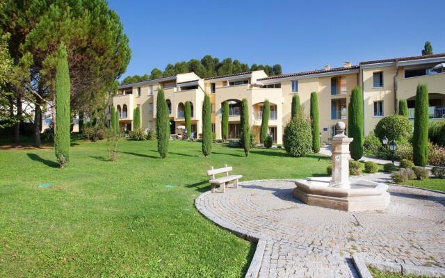 Apartment in Greoux-les-bains Near Lakes