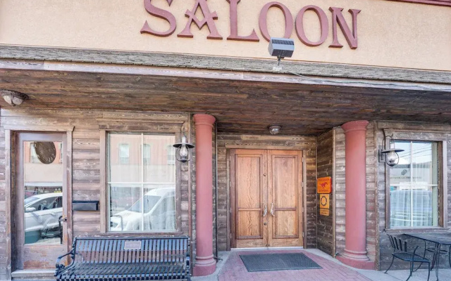 Saloon-style Prosser Loft in WA Wine Country!