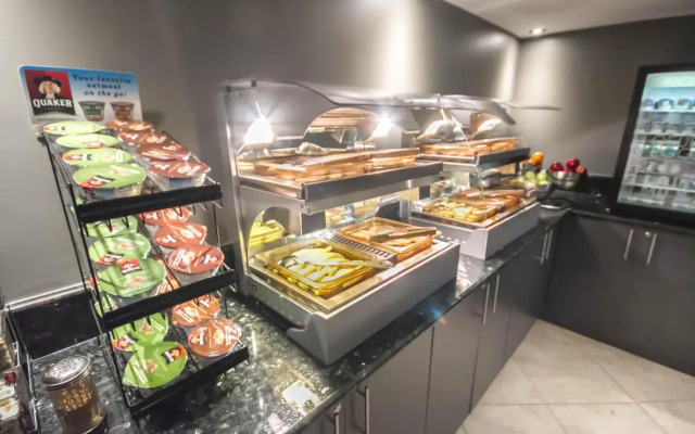 Hotel Faubourg Montreal - ex Holiday Inn Express Hotel & Suites Centr