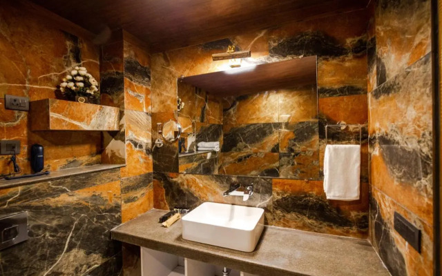 Himalayan Chalet Homestay - A Wandertrails Stay