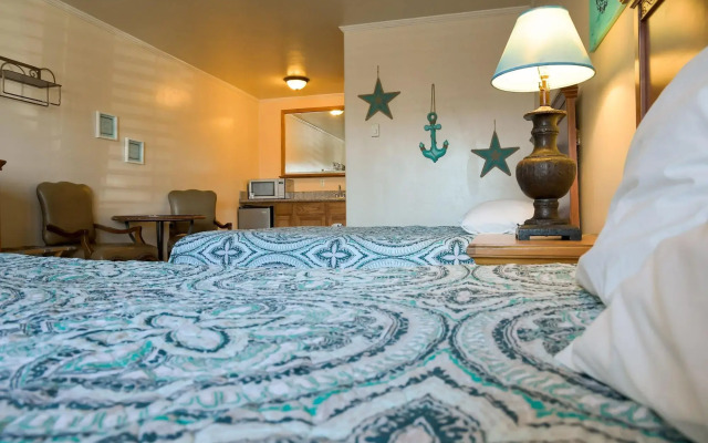The Shores Inn and Beach Houses