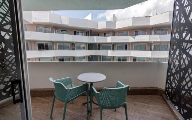 G312N Paty Luxury Resident, walking to the beach & 5thAv