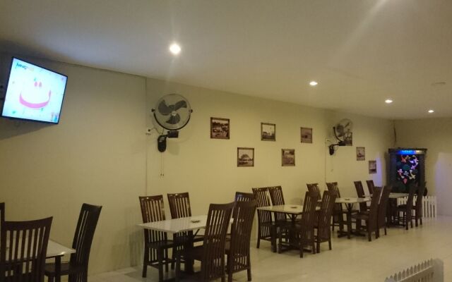 OYO 91035 De Ritz Residence