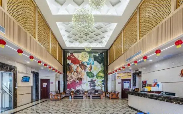 Ruixiang Hotel (Wuchuan New World Plaza Branch)