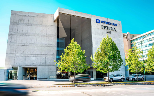 Wyndham Santiago Pettra