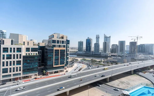 Whitesage - Elite Apartment With Balcony Near Metro Station