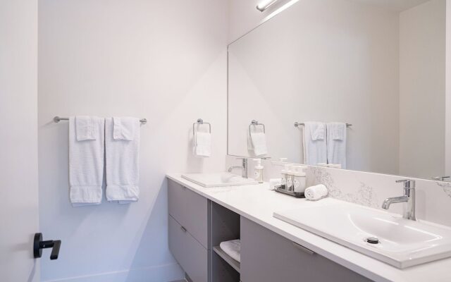 Slopes and Green by Revelstoke Vacations