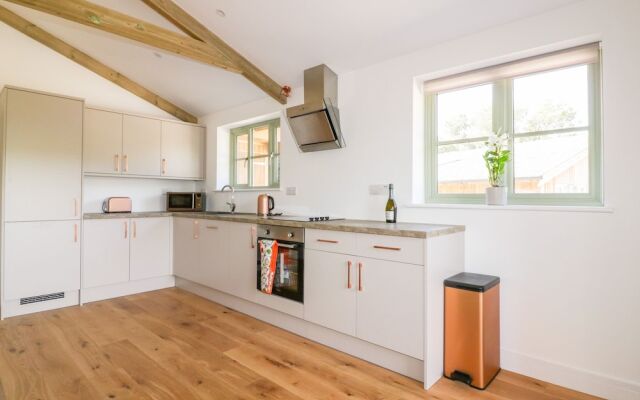 2 Merlin Lodge