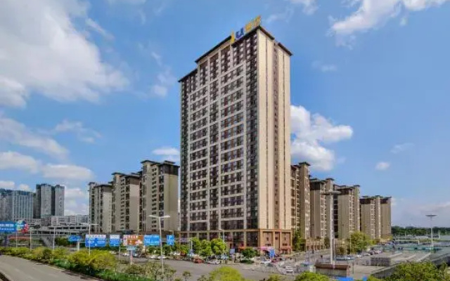 iu hotel（Jinyang passenger terminal, south-west Trade City, Guiyang）