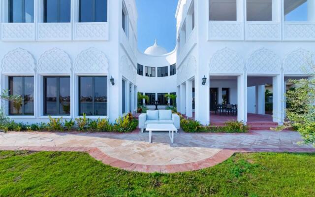 Maison Privee - 5 Star Villa w Private Pool and Beach on Palm Jumeirah