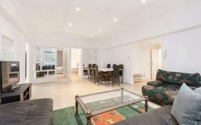 Immaculate 4-bed Apartment Opposite Hyde Park W2