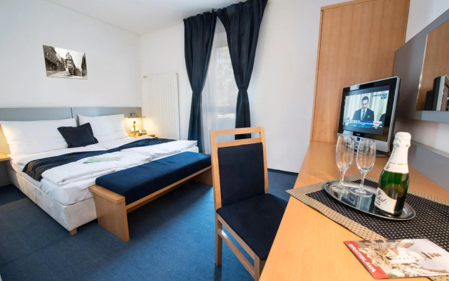Felicity Garni Hotel