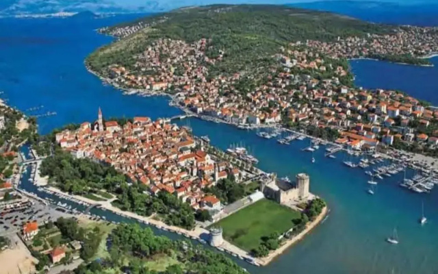 Homely Apartment in Trogir near Beach
