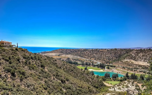 Stunning 3 bedroom villa 'BZ01' with private pool, stunning views, communal pool and resort facilities, Zephyros Village on Aphrodite Hills Re