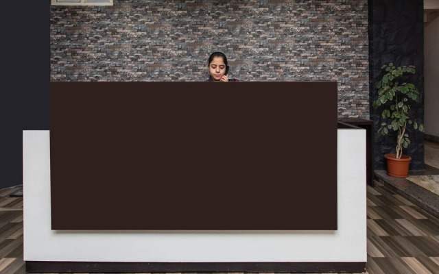 OYO 27654 Hotel Grand Valley