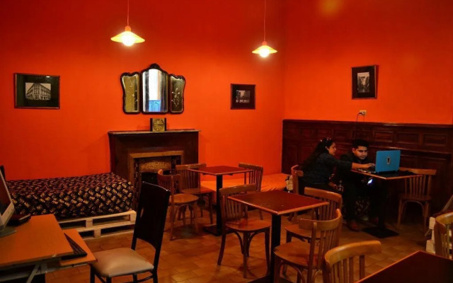 Retro Art Hostel