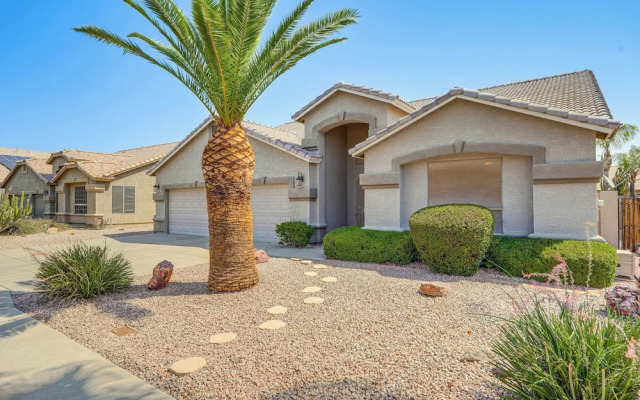 Private Pool & Patio: Family Retreat in Mesa