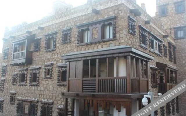 Qiangwang Guanzhai Qiangwenhua Theme Hotel