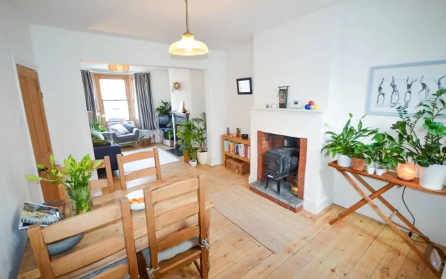 Beautiful Home in Bath with Garden