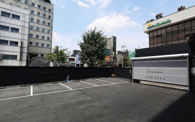 Hotel Urban Brown