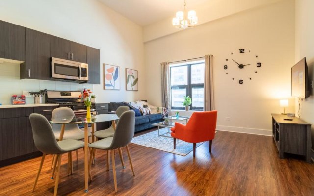 McCormick Place 420 friendly 3br-2ba in Downtown Chicago with optional parking for 8 guests