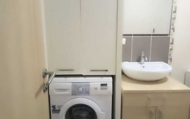 Safe Secure 3 Bedroom Top Floor Flat