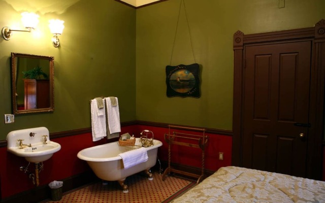 Martin & Mason Hotel