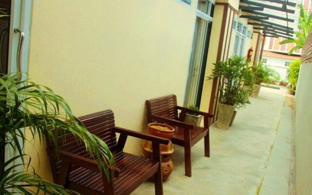 Charoenpong Apartment