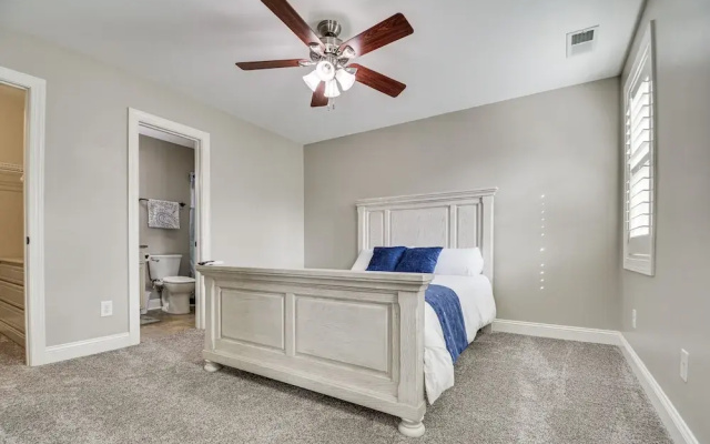 Spacious Home w/ Fireplace - Near Pinehurst Golf!