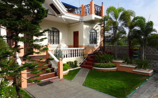 The Executive Villa Inn & Suites