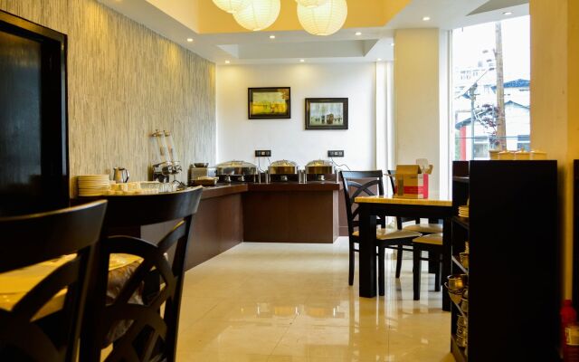 OYO 6645 Hotel Sapphire