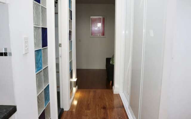 Elegant 2 Bedroom House in Inner City Oasis