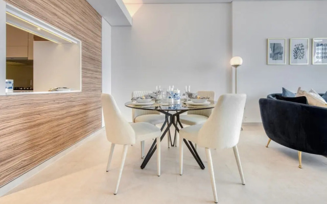 Urban 1BR w Golf Course Views