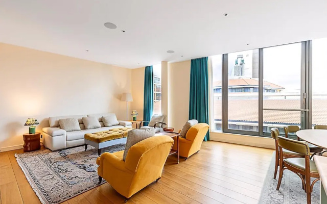 Luxury Penthouse Overlooking the Thames