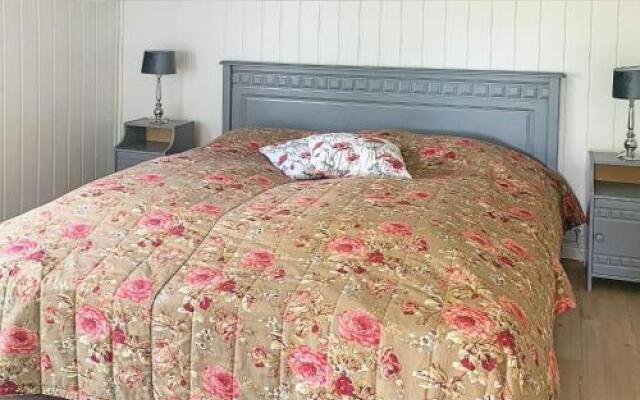 Three-Bedroom Holiday home in Gamleby 2