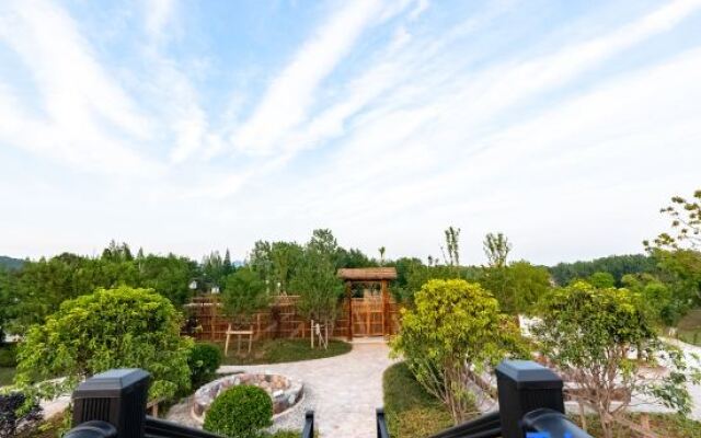 Nanjing Yinglu Hot Spring Resort Homestay Hotel