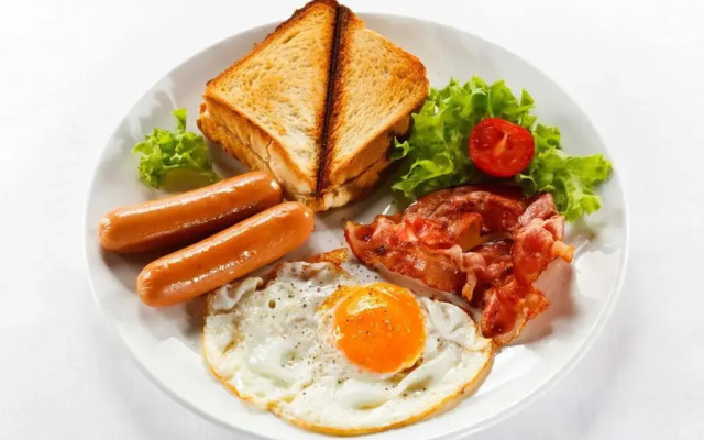 Queen Cafe Hotel & Pub