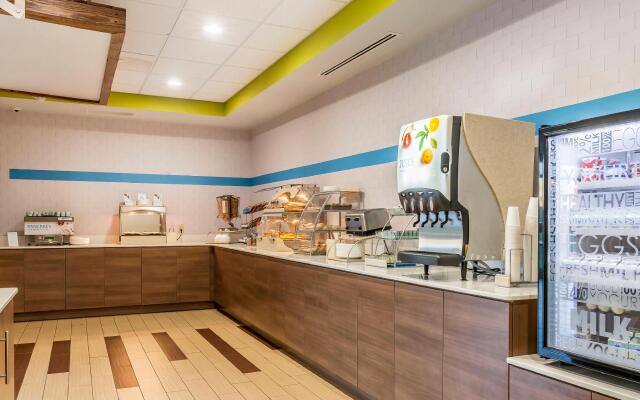 Holiday Inn Express & Suites Clarion by IHG