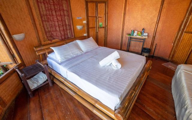 Paree Hut Resort Koh Sichang
