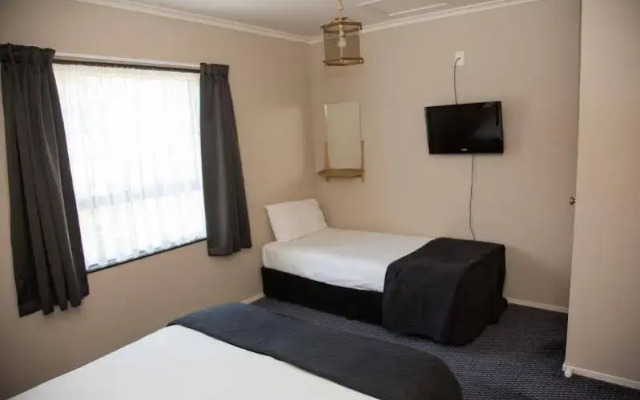 Econo Lodge The Villas