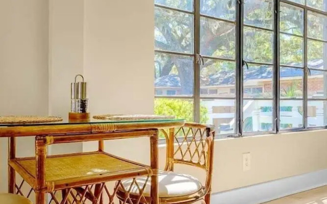 Aerie Loft: Cozy 1-bedroom Retreat in Biloxi, Perfect for Couples!