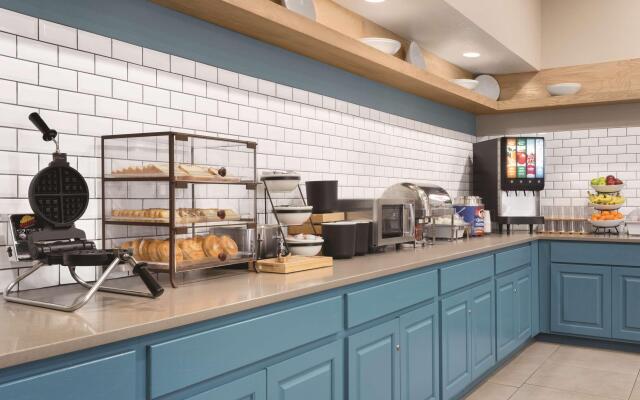 Country Inn & Suites by Radisson, Merrillville, IN