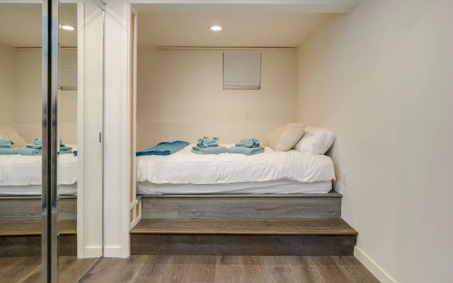 Efficiently Equipped Pacifica Apt - 1 Mi to Beach!