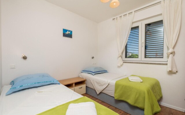 Beautiful Apartment in Stara Novalja With Wifi and 2 Bedrooms