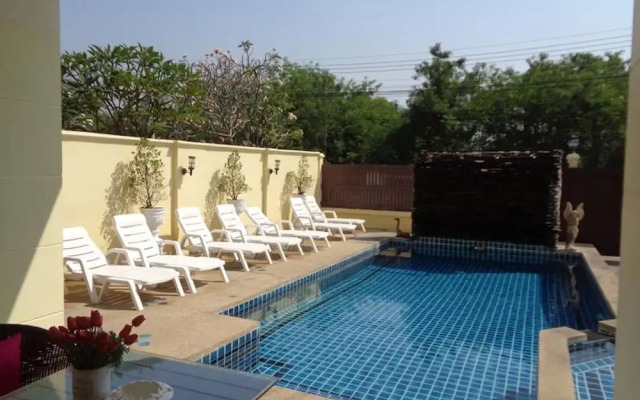 4 Bedroom Villa Private Pool Central Pattaya 15 min Away